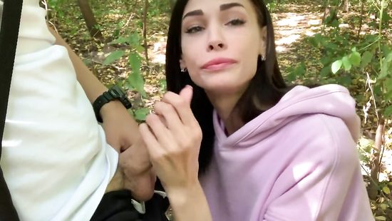 Минет по дружбе в лесу