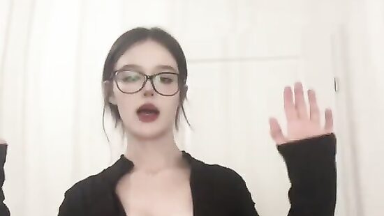 Anya 18